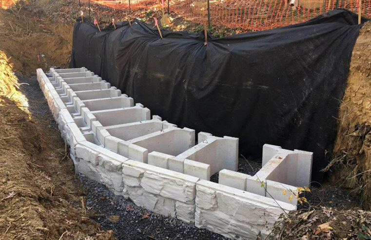 The Benefits and Disadvantages of a Retaining Wall